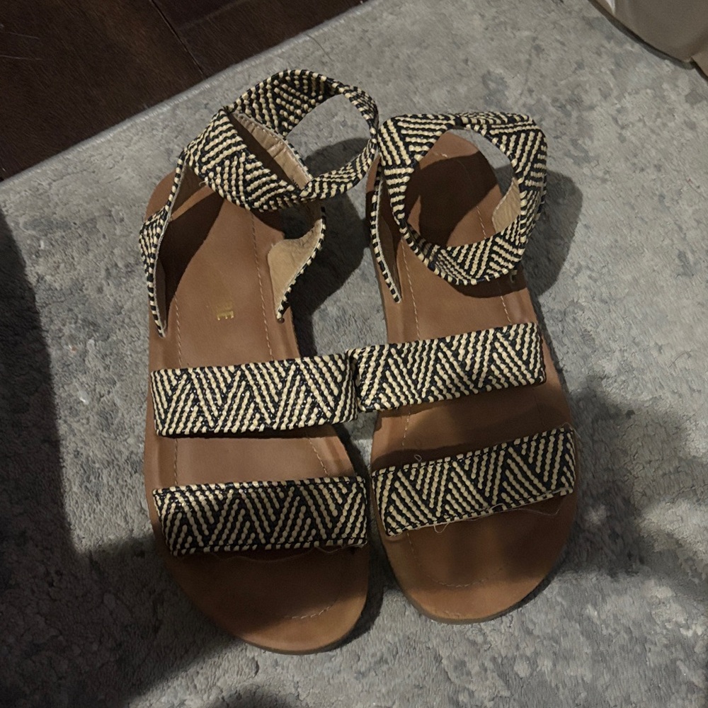 Elegant Black and Cream Patterned Sandals